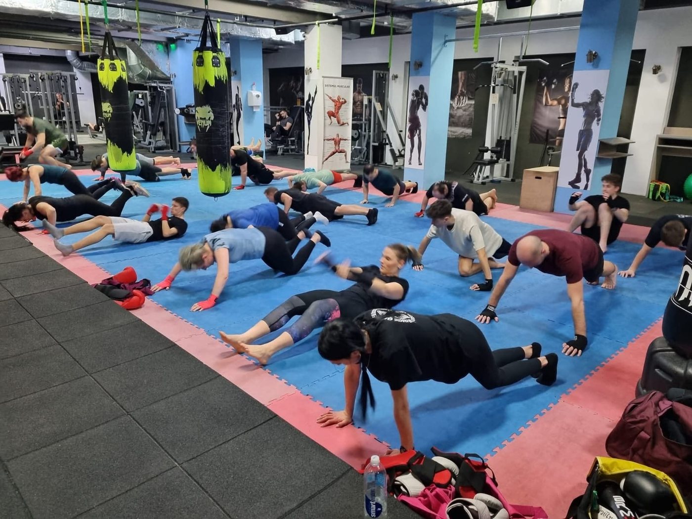 Antrenament în circuit la Power Kick